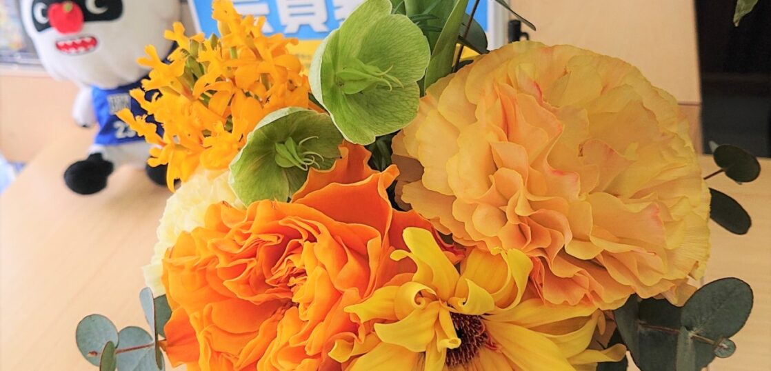 綺麗なお花のお便り 4月 ウォリアーズカラーのアレンジメント 信州ブレイブウォリアーズ後援会